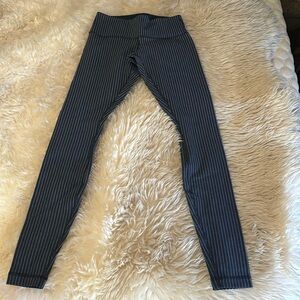 Lululemon Wunder Under low rise size 4